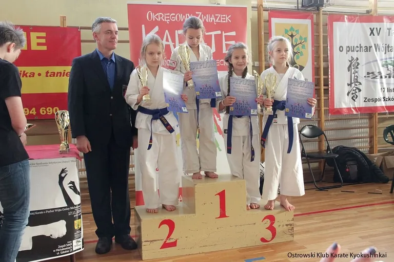 Najmłodsi zawodnicy OKKK z medalami (zdjęcia)