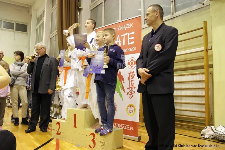 Najmłodsi zawodnicy OKKK z medalami (zdjęcia)
