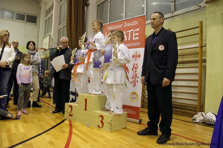 Najmłodsi zawodnicy OKKK z medalami (zdjęcia)