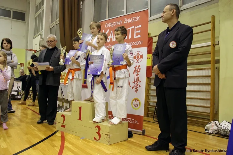 Najmłodsi zawodnicy OKKK z medalami (zdjęcia)