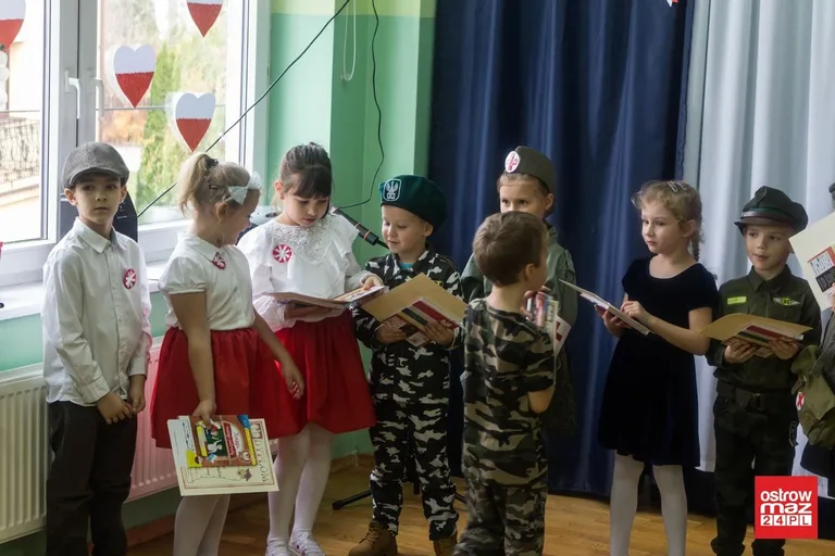 Przedszkolaki śpiewały piosenki patriotyczne (zdjęcia)