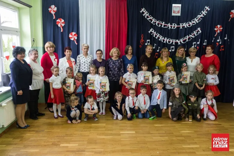 Przedszkolaki śpiewały piosenki patriotyczne (zdjęcia)