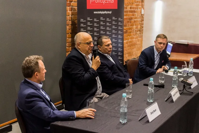 Debata o Piłsudskim (zdjęcia, wideo)