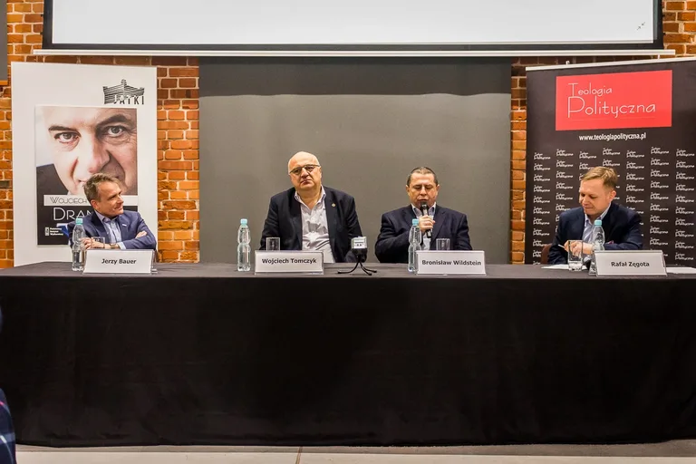 Debata o Piłsudskim (zdjęcia, wideo)