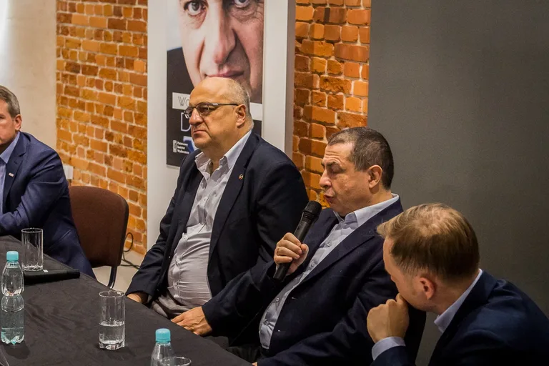 Debata o Piłsudskim (zdjęcia, wideo)