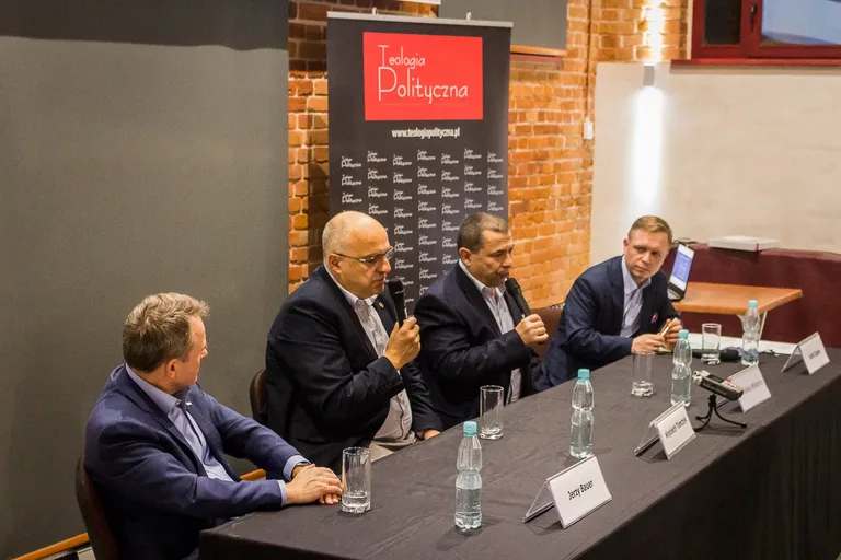 Debata o Piłsudskim (zdjęcia, wideo)