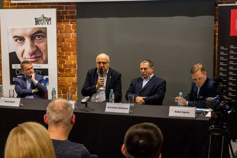 Debata o Piłsudskim (zdjęcia, wideo)