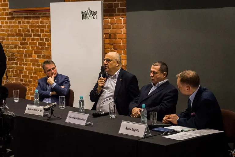 Debata o Piłsudskim (zdjęcia, wideo)