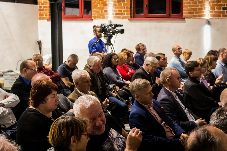 Debata o Piłsudskim (zdjęcia, wideo)