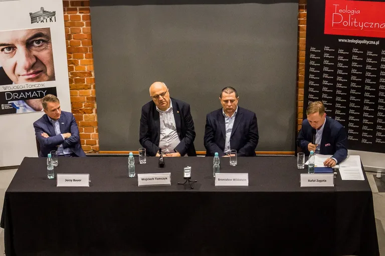 Debata o Piłsudskim (zdjęcia, wideo)