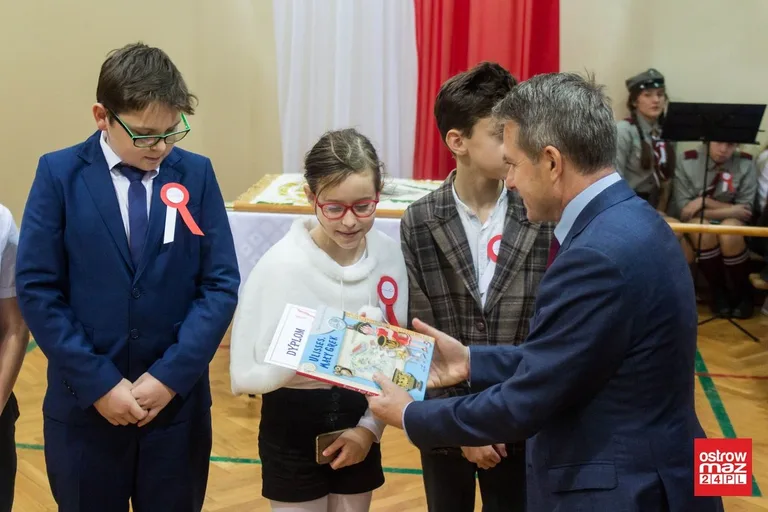 Niepodległościowe spotkanie pokoleń w "czwórce" (zdjęcia, wideo)