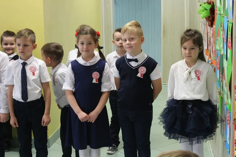 Najmłodsi uczniowie "jedynki" dla niepodległej (zdjęcia)