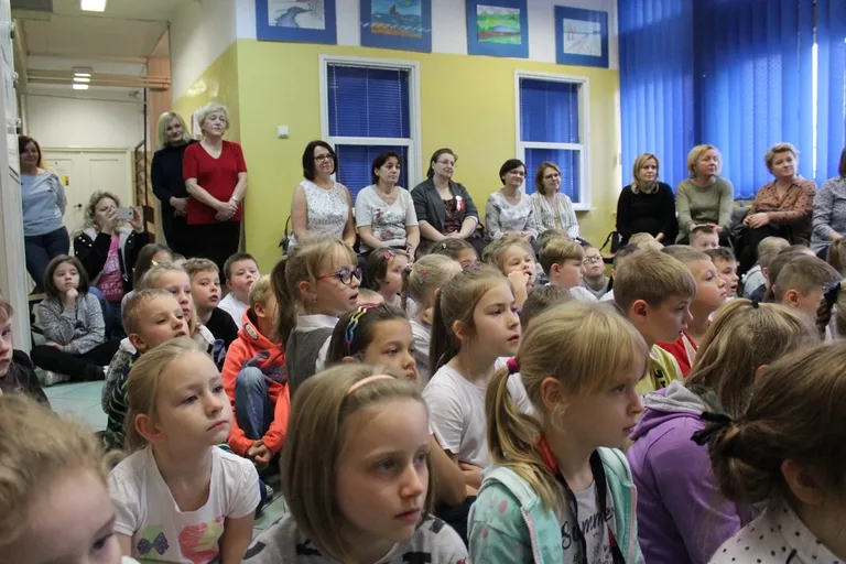 Najmłodsi uczniowie "jedynki" dla niepodległej (zdjęcia)