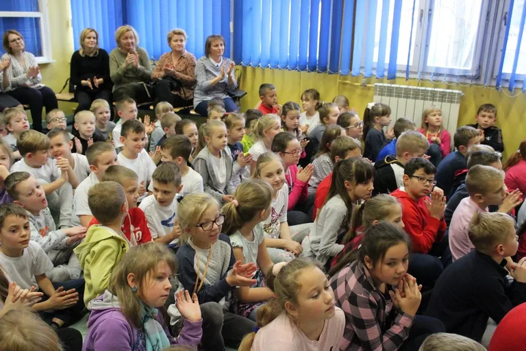 Najmłodsi uczniowie "jedynki" dla niepodległej (zdjęcia)
