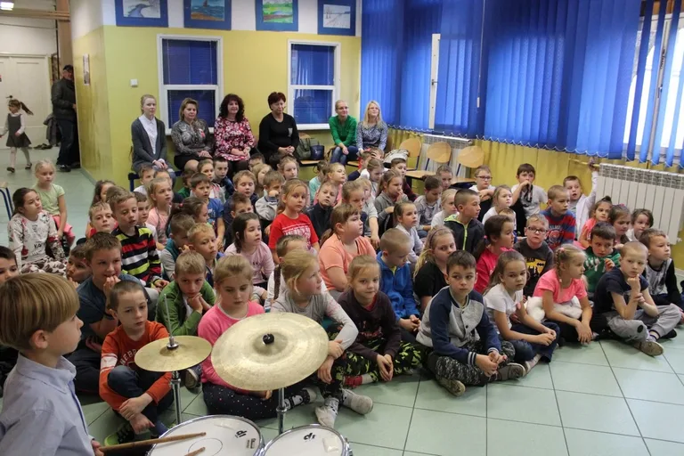 Najmłodsi uczniowie "jedynki" dla niepodległej (zdjęcia)