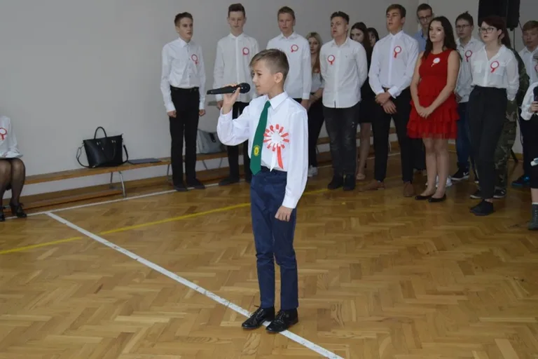Patriotyczny apel w ostrowskiej "trójce" (zdjęcia)
