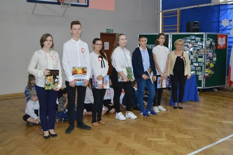 Patriotyczny apel w ostrowskiej "trójce" (zdjęcia)