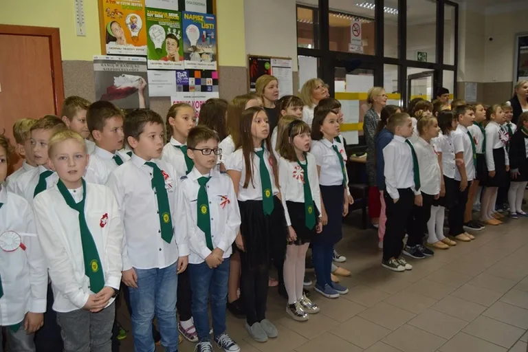 Patriotyczny apel w ostrowskiej "trójce" (zdjęcia)