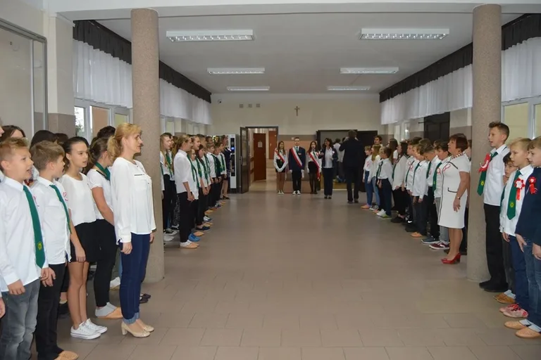Patriotyczny apel w ostrowskiej "trójce" (zdjęcia)