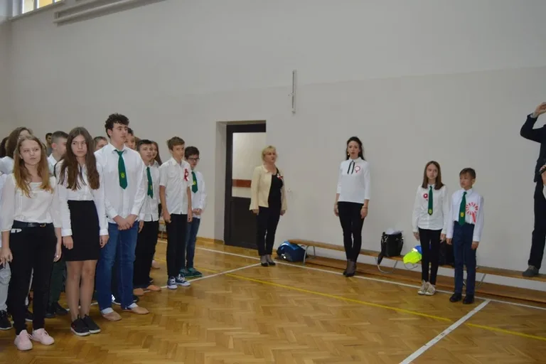 Patriotyczny apel w ostrowskiej "trójce" (zdjęcia)