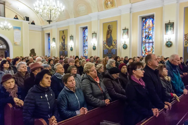 Uroczysta msza żałobna ks. Stanisława Nowickiego (zdjęcia, wideo)