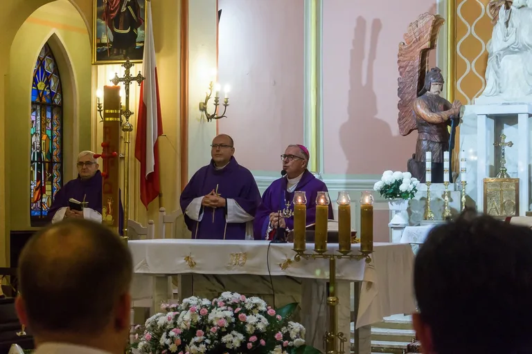 Uroczysta msza żałobna ks. Stanisława Nowickiego (zdjęcia, wideo)