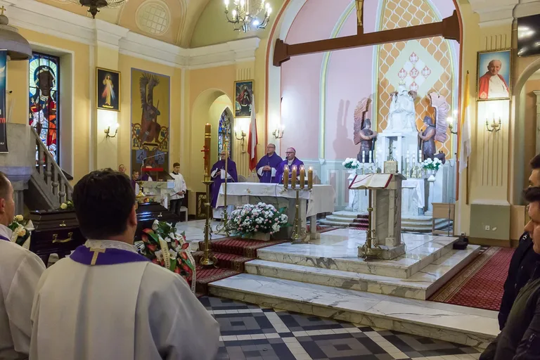 Uroczysta msza żałobna ks. Stanisława Nowickiego (zdjęcia, wideo)