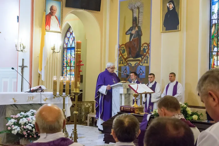 Uroczysta msza żałobna ks. Stanisława Nowickiego (zdjęcia, wideo)