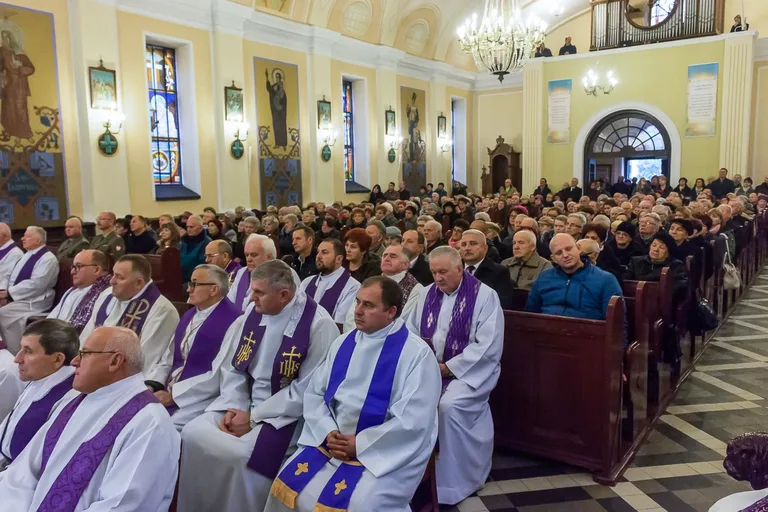 Uroczysta msza żałobna ks. Stanisława Nowickiego (zdjęcia, wideo)