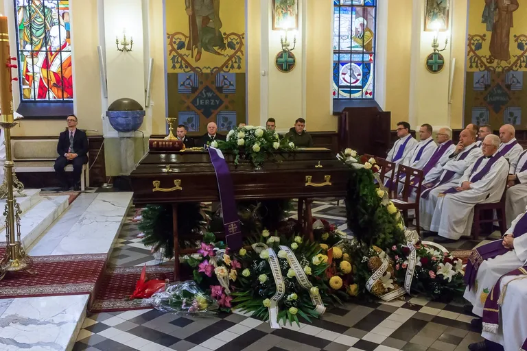 Uroczysta msza żałobna ks. Stanisława Nowickiego (zdjęcia, wideo)