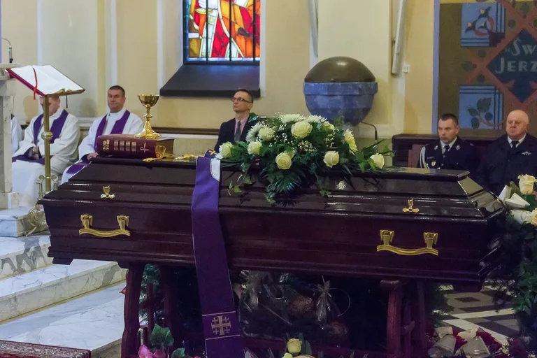 Uroczysta msza żałobna ks. Stanisława Nowickiego (zdjęcia, wideo)