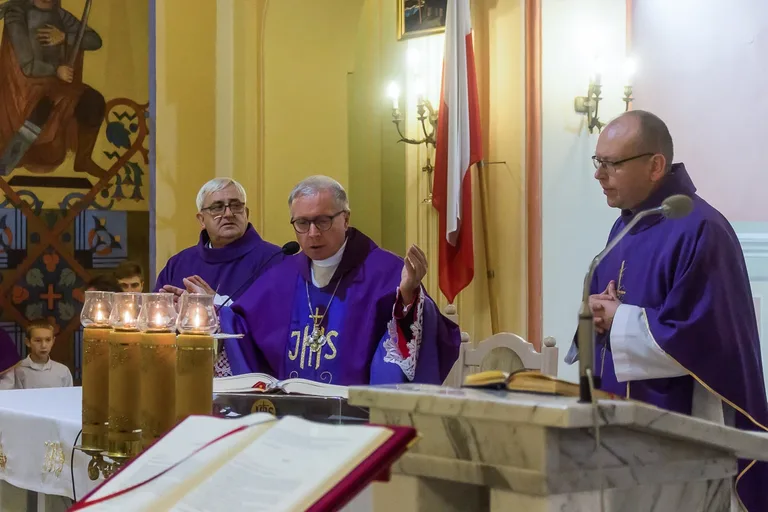 Uroczysta msza żałobna ks. Stanisława Nowickiego (zdjęcia, wideo)