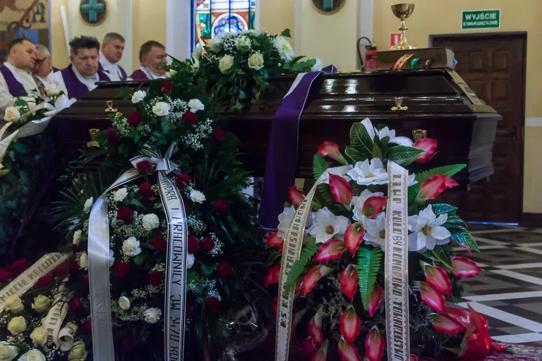 Uroczysta msza żałobna ks. Stanisława Nowickiego (zdjęcia, wideo)