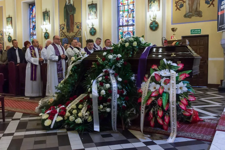 Uroczysta msza żałobna ks. Stanisława Nowickiego (zdjęcia, wideo)