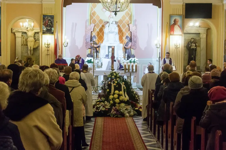 Uroczysta msza żałobna ks. Stanisława Nowickiego (zdjęcia, wideo)