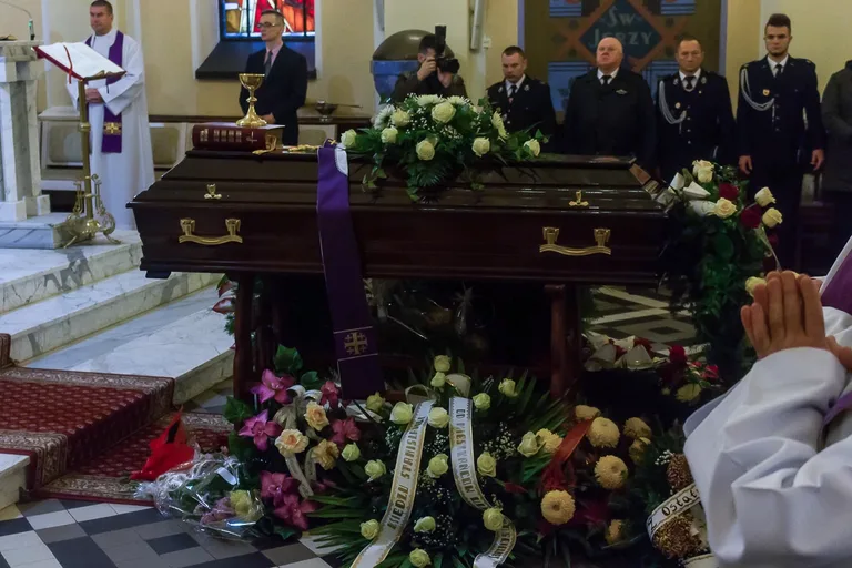 Uroczysta msza żałobna ks. Stanisława Nowickiego (zdjęcia, wideo)