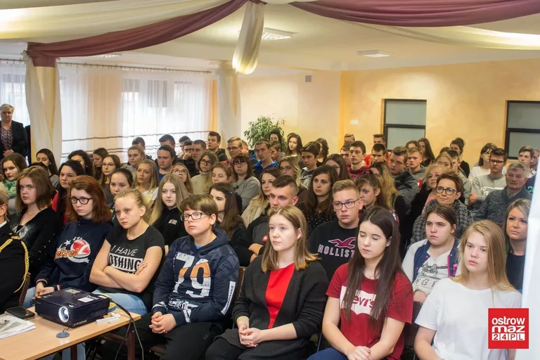Holenderska policja w ZS CKR w Starym Lubiejewie (zdjęcia, wideo)