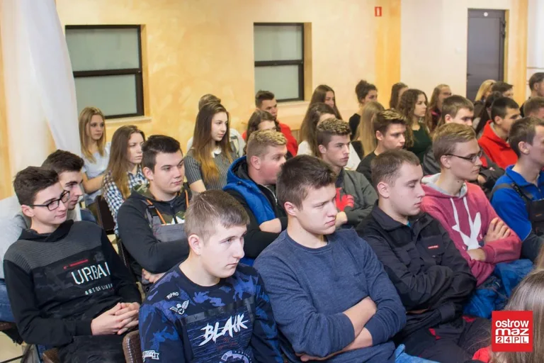 Holenderska policja w ZS CKR w Starym Lubiejewie (zdjęcia, wideo)