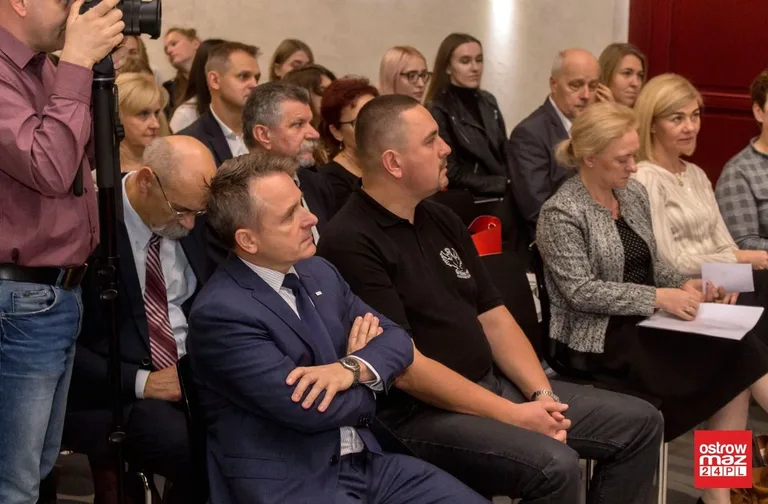 Konferencja: "Drogi do niepodległości" (zdjęcia, wideo)
