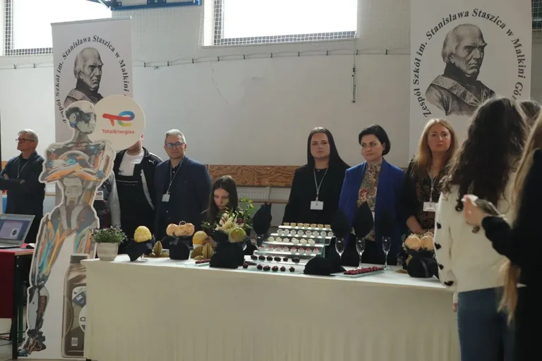 Tłumy młodzieży i mnóstwo pytań. Tak wyglądały Ostrowskie Targi Edukacyjne (zdjęcia, wideo)