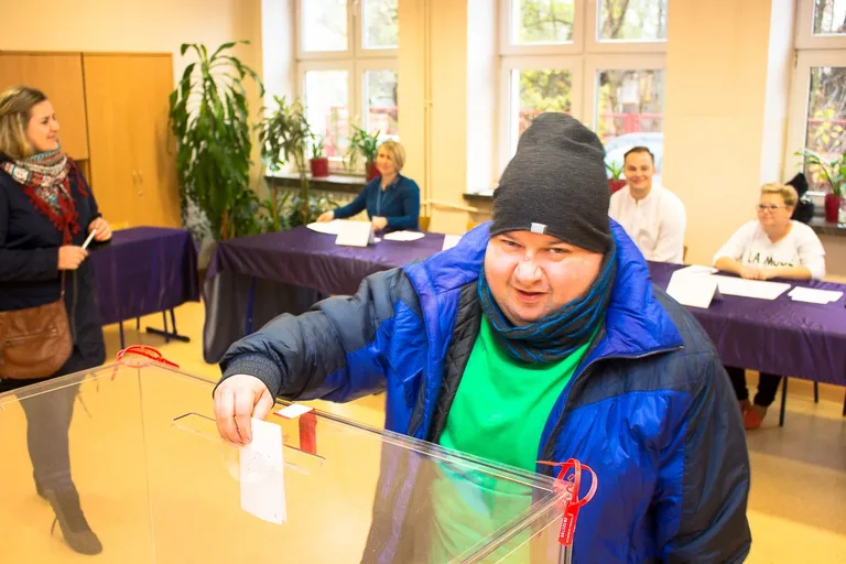 Dziś II tura wyborów - zobacz jak głosują mieszkańcy miasta (zdjęcia)