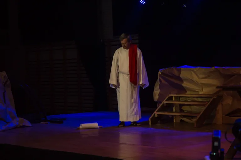 Misterium pasyjne w wykonaniu grupy Rzeczpospolita Apostolska (zdjęcia, wideo)