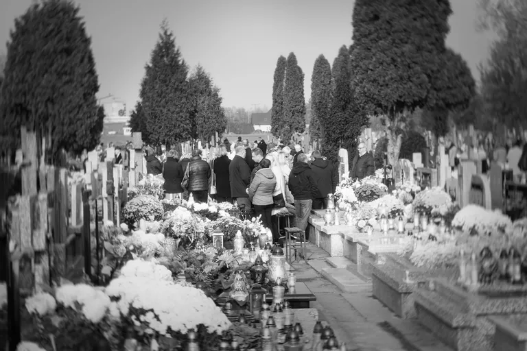 Uroczystość Wszystkich Świętych na ostrowskim cmentarzu (zdjęcia)