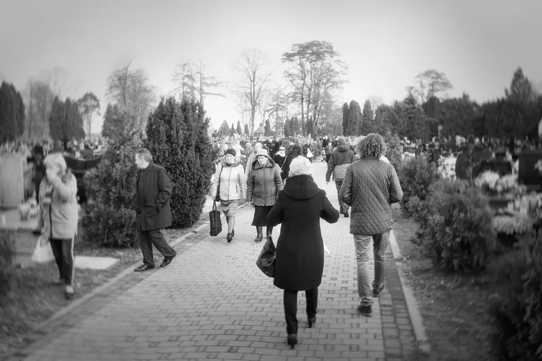 Uroczystość Wszystkich Świętych na ostrowskim cmentarzu (zdjęcia)