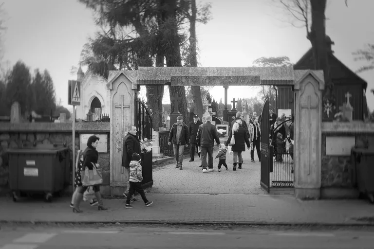 Uroczystość Wszystkich Świętych na ostrowskim cmentarzu (zdjęcia)