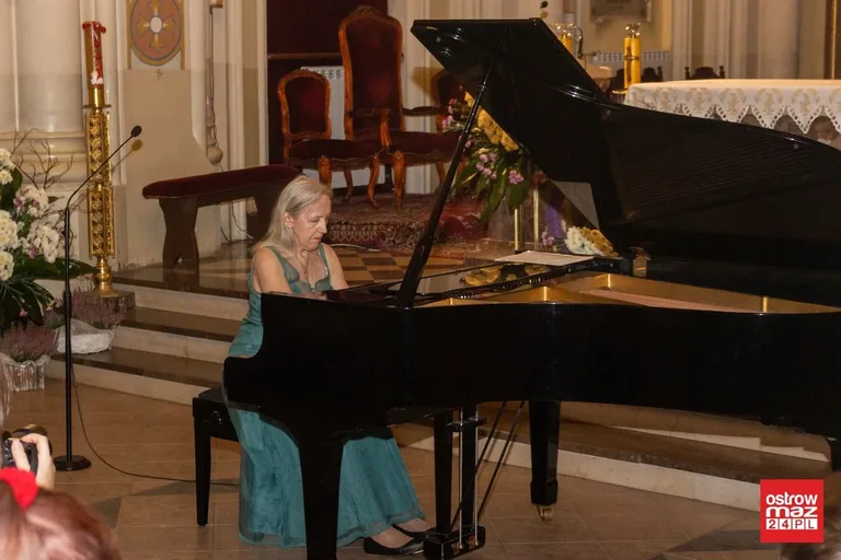 Recital w hołdzie niepodległej (zdjęcia, wideo)