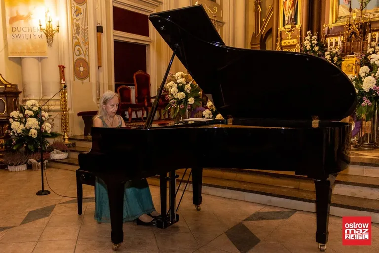 Recital w hołdzie niepodległej (zdjęcia, wideo)