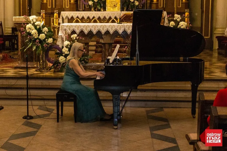 Recital w hołdzie niepodległej (zdjęcia, wideo)