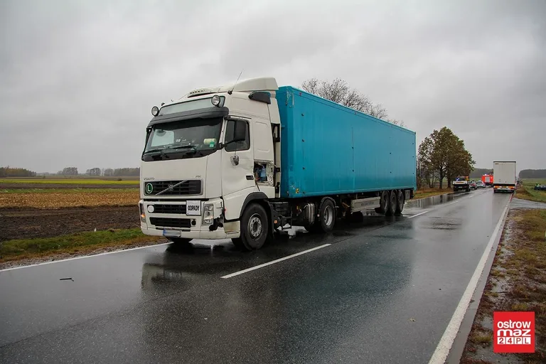 Wypadek na trasie Ostrów Mazowiecka - Łomża. Droga całkowicie zablokowana! (zdjęcia, wideo)