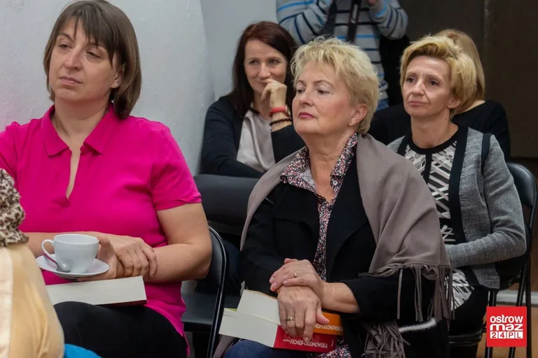 Anna Ficner-Ogonowska gościła w ostrowskiej bibliotece (zdjęcia, wideo)